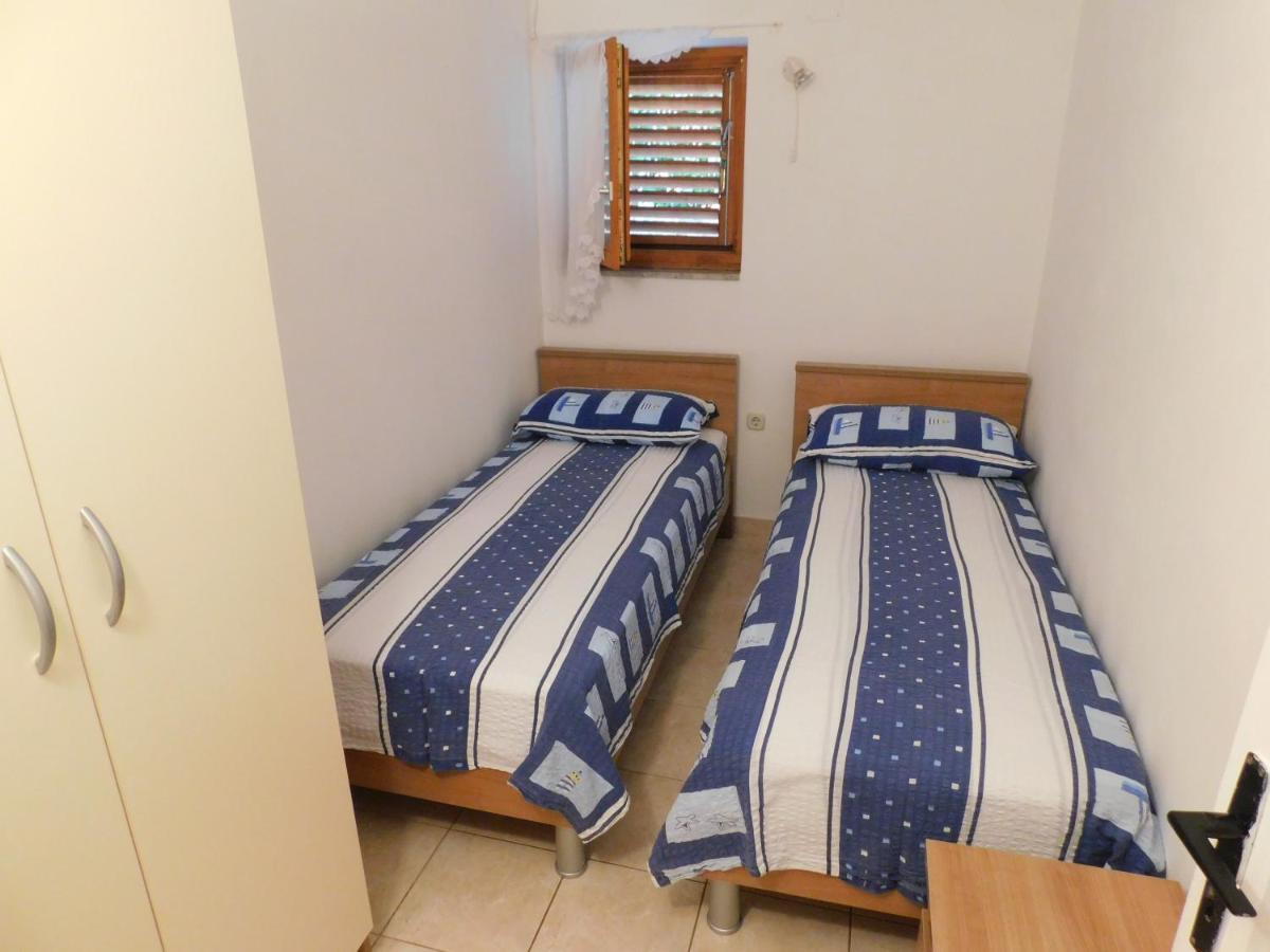 Apartments Marica Кърк Екстериор снимка