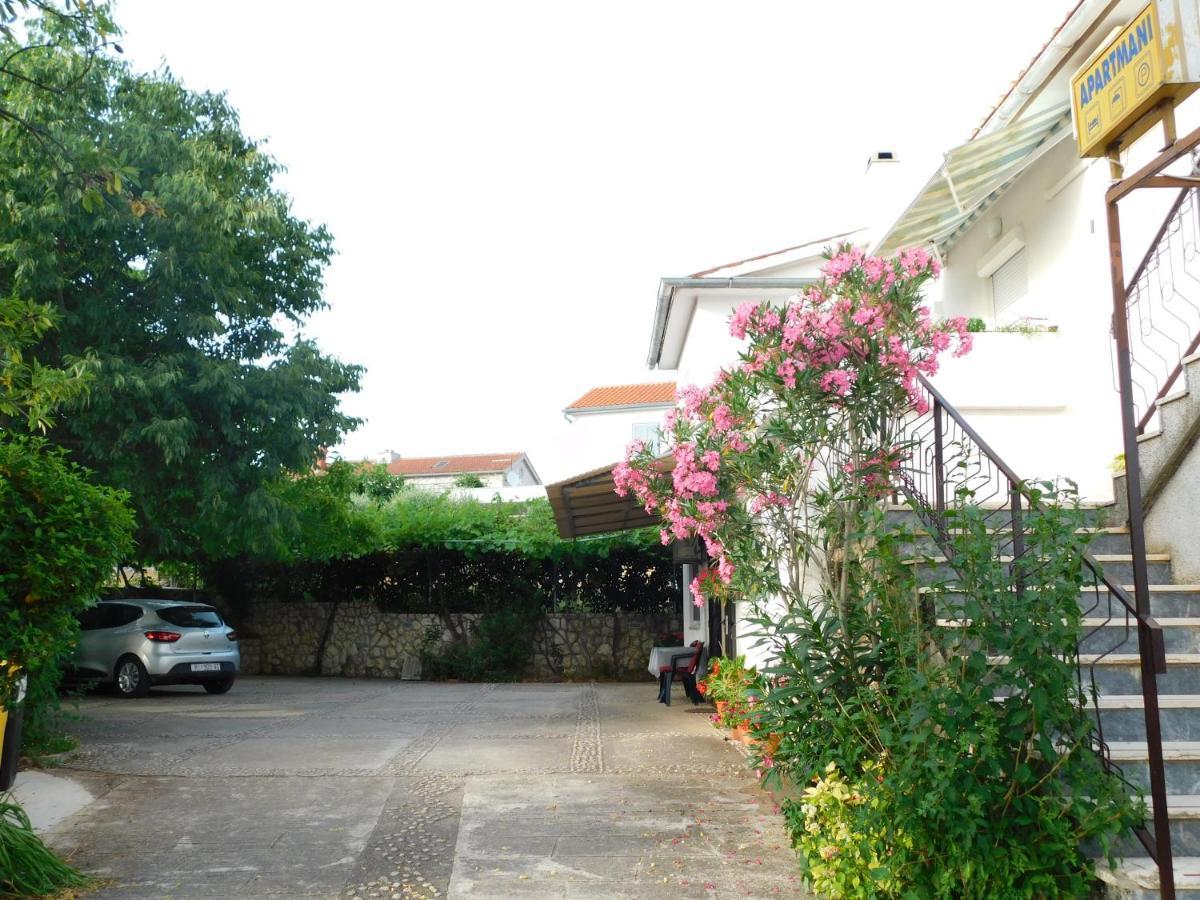 Apartments Marica Кърк Екстериор снимка