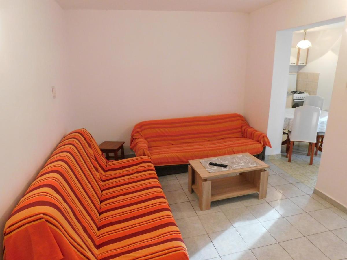 Apartments Marica Кърк Екстериор снимка