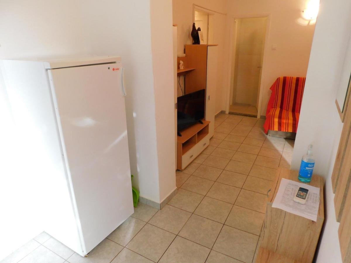 Apartments Marica Кърк Екстериор снимка