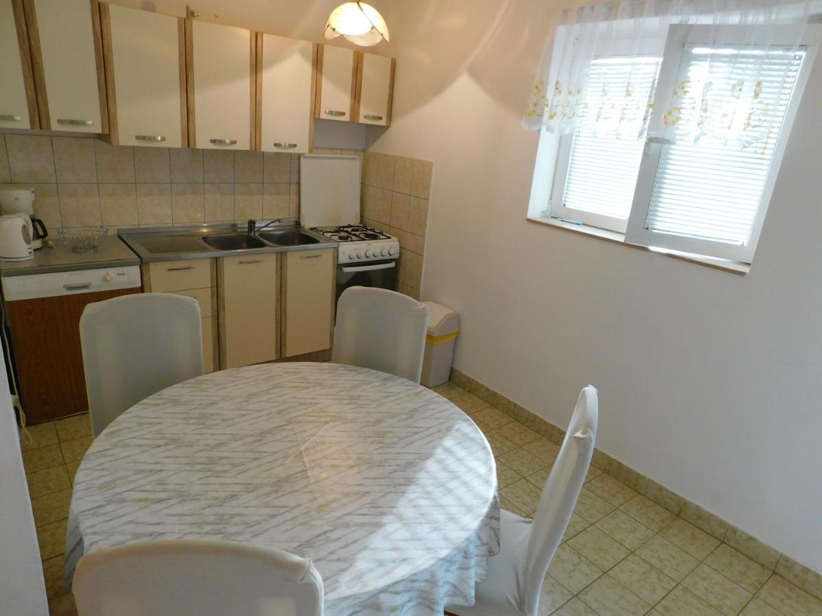 Apartments Marica Кърк Екстериор снимка