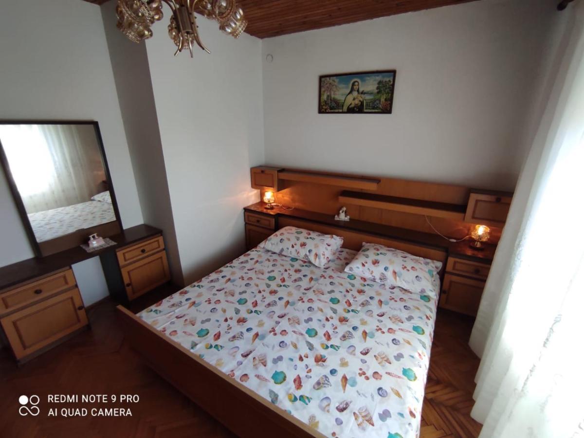 Apartments Marica Кърк Екстериор снимка